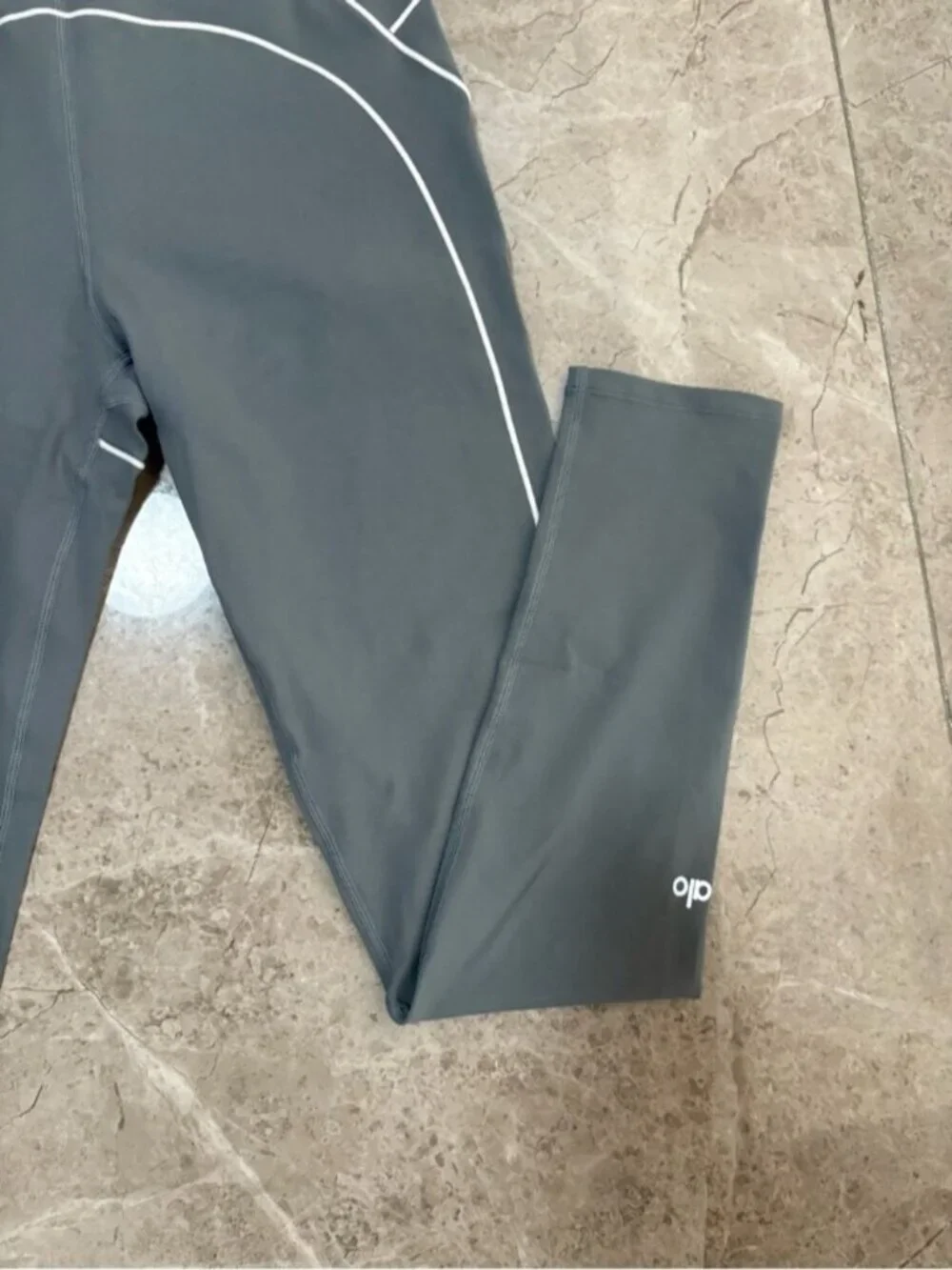 ALO Yoga Slate Gray Sculpting Leggings & Matching Sports Bra Set